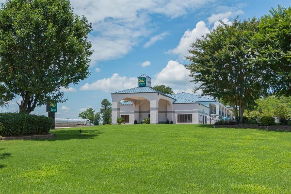 Quality Inn Carthage image 12