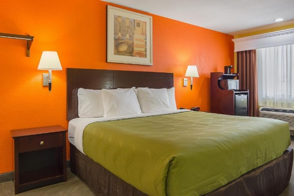 Quality Inn Carthage image 16