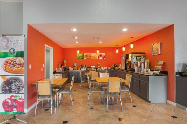 Quality Inn Carthage image 6